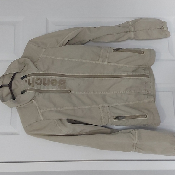 Bench zippered lightweight jacket.  Size small. Two zippered pockets. - Picture 1 of 8